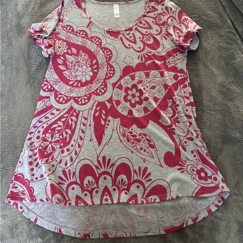 LuLaRoe Gray and Pink Short Sleeve Tee